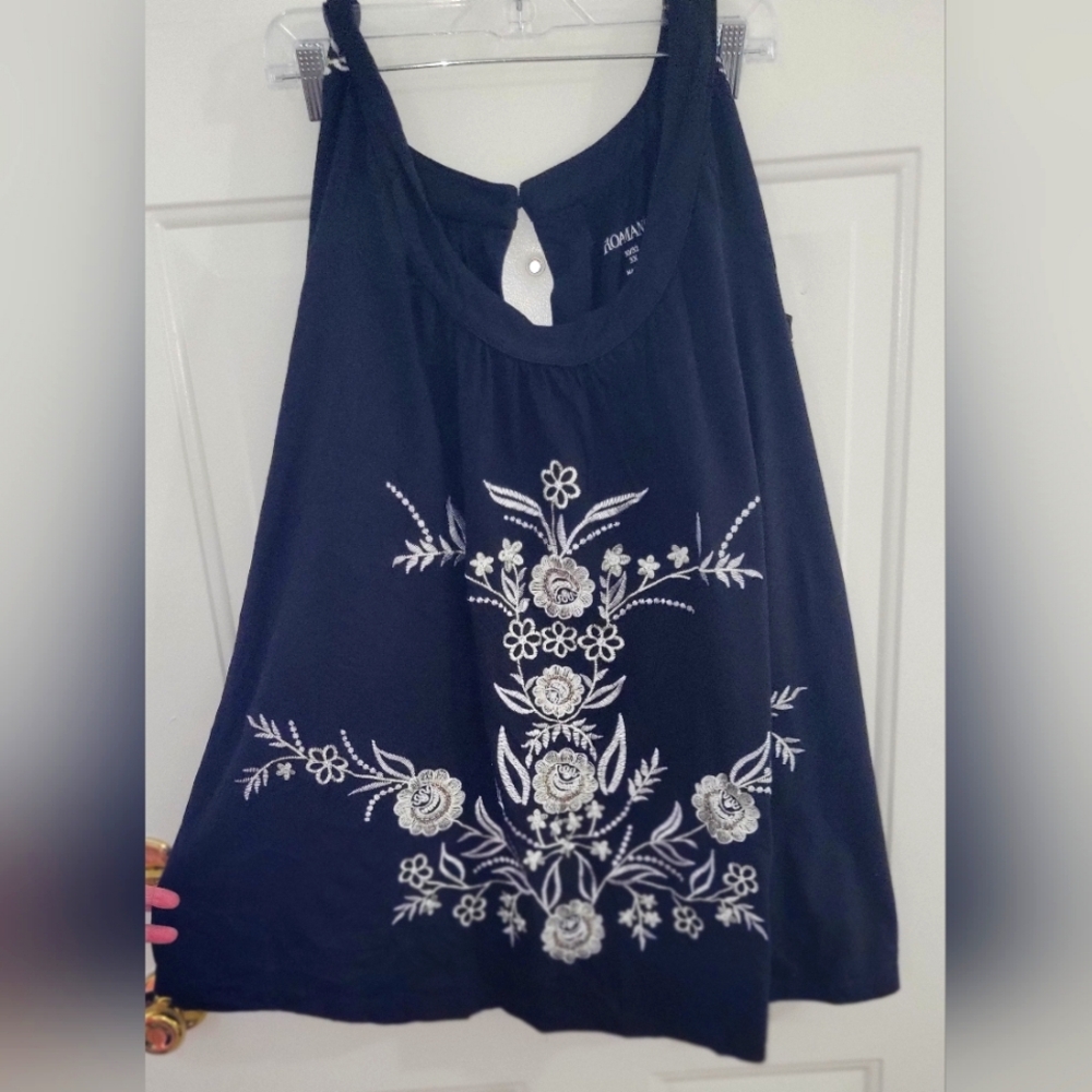 Woman's plus size black embroidery top. Size 30/32
